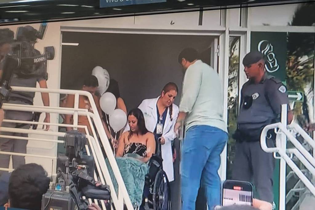 Mulher resgatada após 2 dias à deriva em Ilhabela (SP) recebe alta do hospital